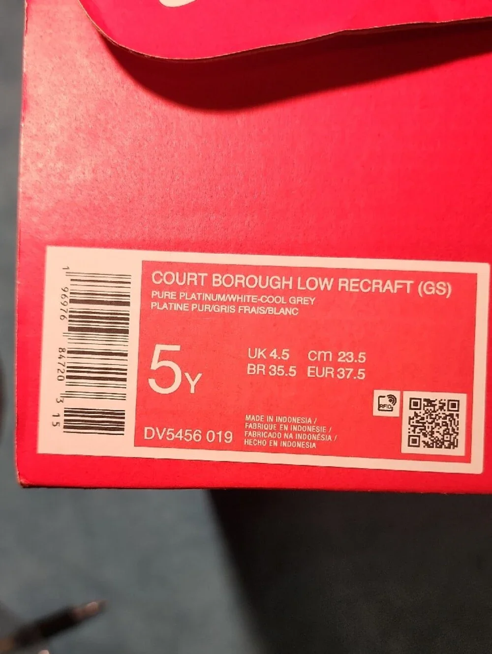 Nike COURT BOROUGH LOW RECRAFT(GS)  Kids Low-Top Sneakers in White and Gray